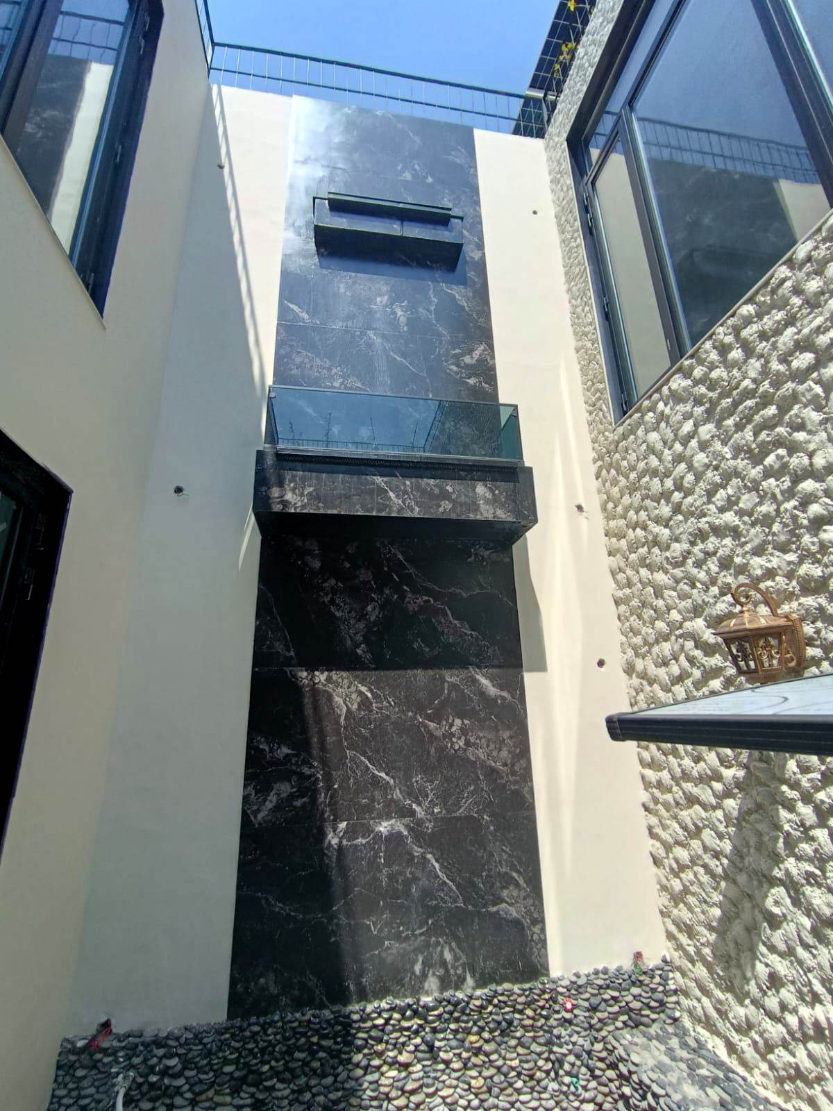 Stone cladding detail